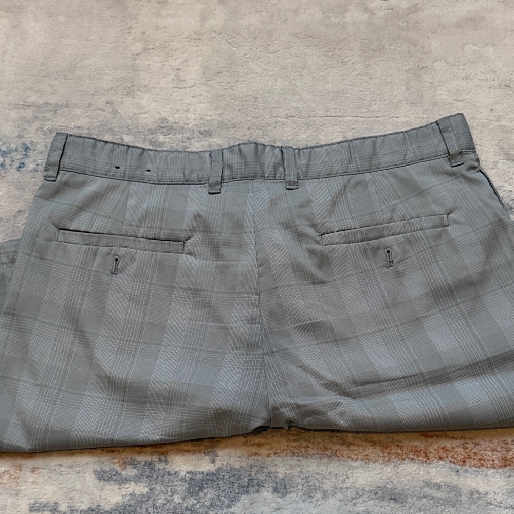 Greg Norman Collection Men's Checkered Gray Shorts - Picture 5 of 5